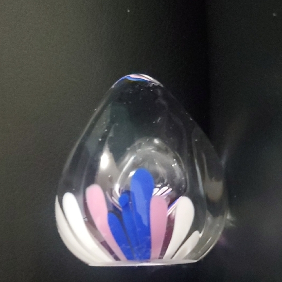 Elegant Glass Paperweight with Floral Design - Picture 3 of 7